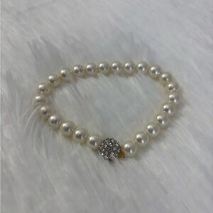 Classic Pearl Bead Bracelet with Crystal Accent - White
